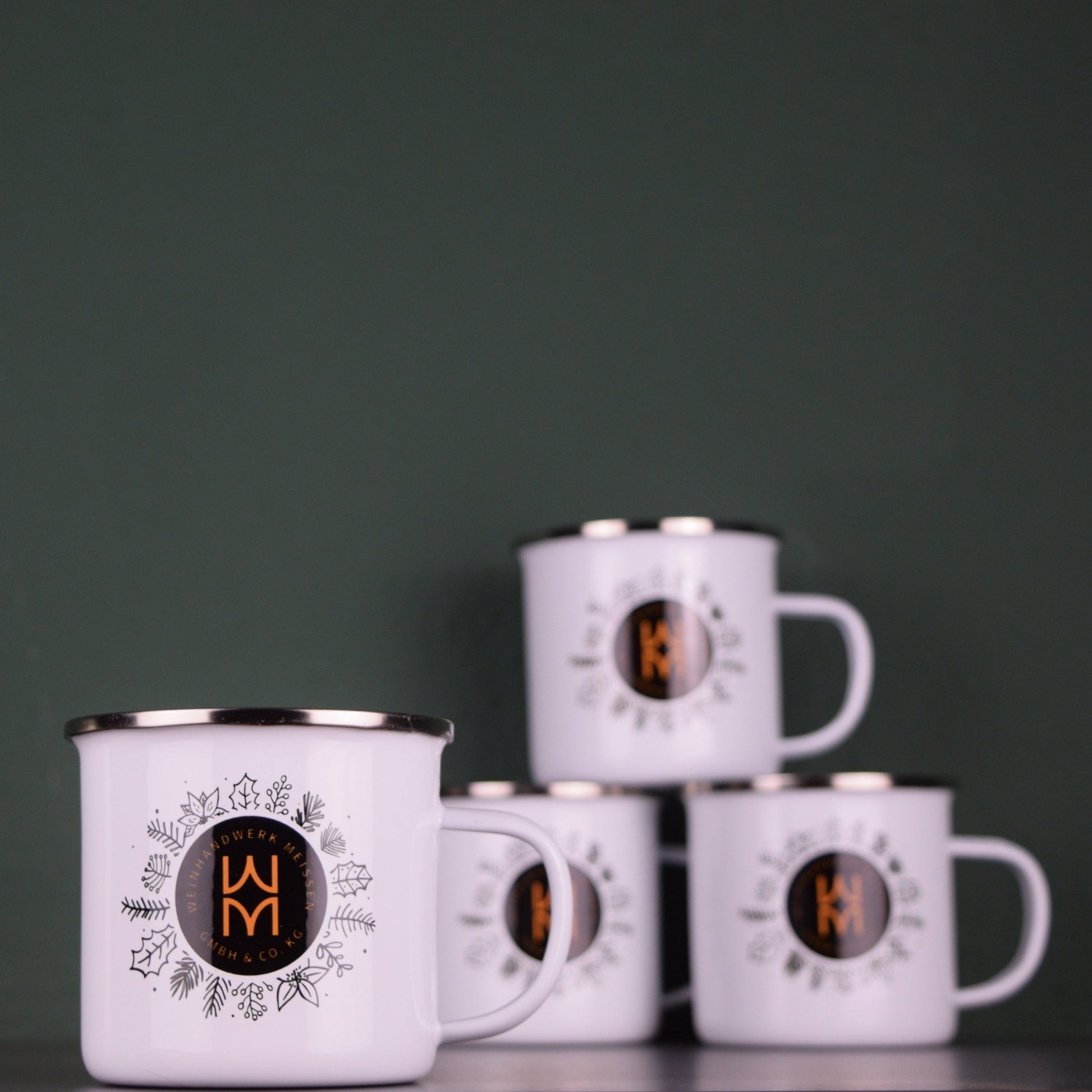 Winzerglühwein aus Meißen ist ein Genuss, welcher von vielen Winzern wie der Winzergenossenschaft Meißen und dem Weingut Jan Ulrich aber auch vom Weinhandwerk Meissen in hervorragender Qualität angeboten wird.