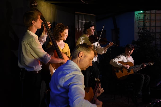 Band Caracou zum Tag des offenen Weinguts zu Gast im Weinhandwerk Meißen im sächsischen Elbtal bei Dresden. Weinparing, Weinevent, Weinveranstaltung, Weinmesse, Weinverkostung, Wine Tasting, Winzergespräch im sächsischen Elbtal, sächsische Weine, Weine aus Meißen