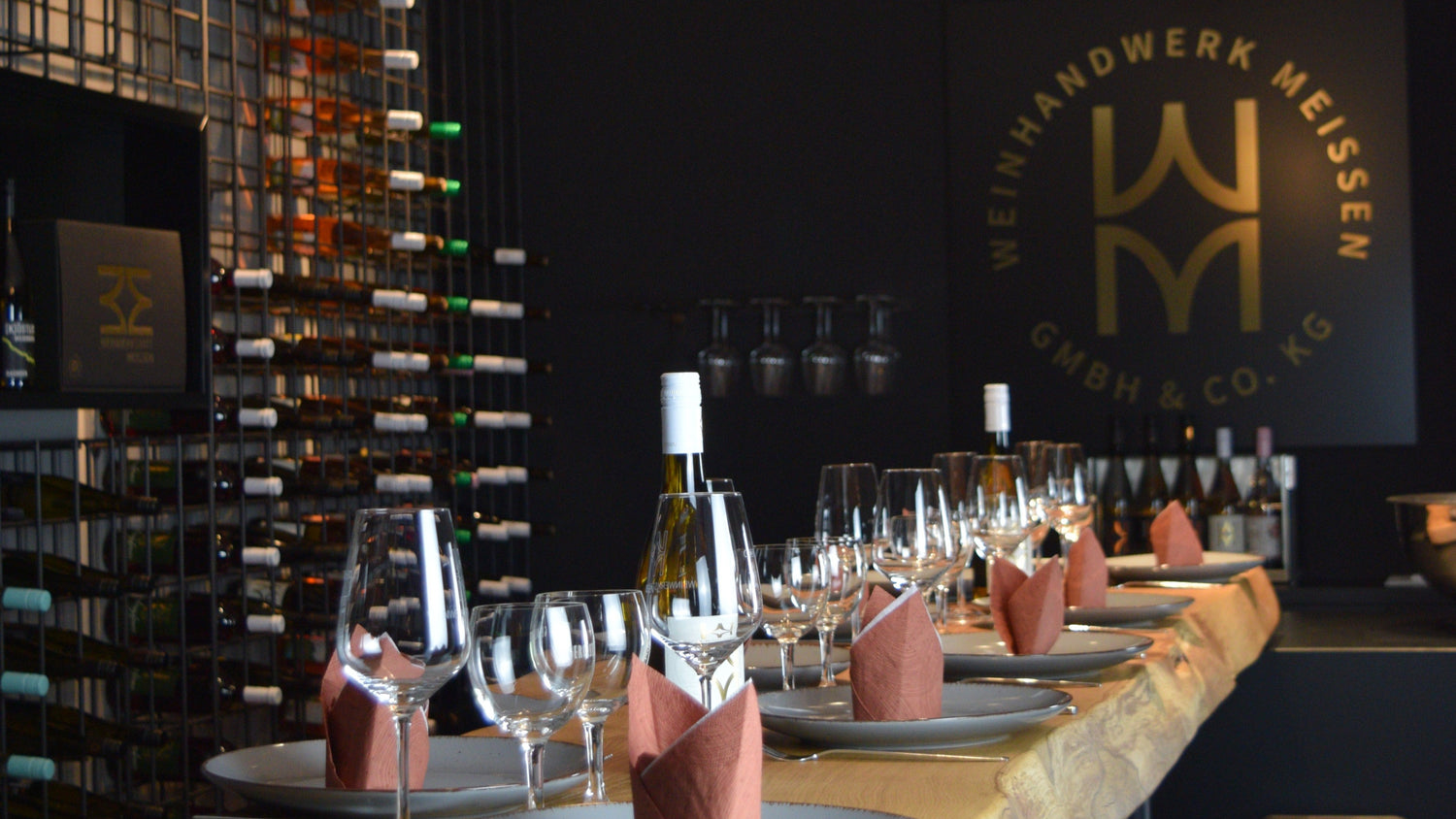 Vinothek in Meissen, Weinverkostungen in Sachsen, Winetour und Wein tastings auf dem Weingut. Sächsische Weinprobe. Private Veranstaltungen und Weinabende, Winzerausschank, Besenwirtschaft, Weinausschank Winzer Meissen